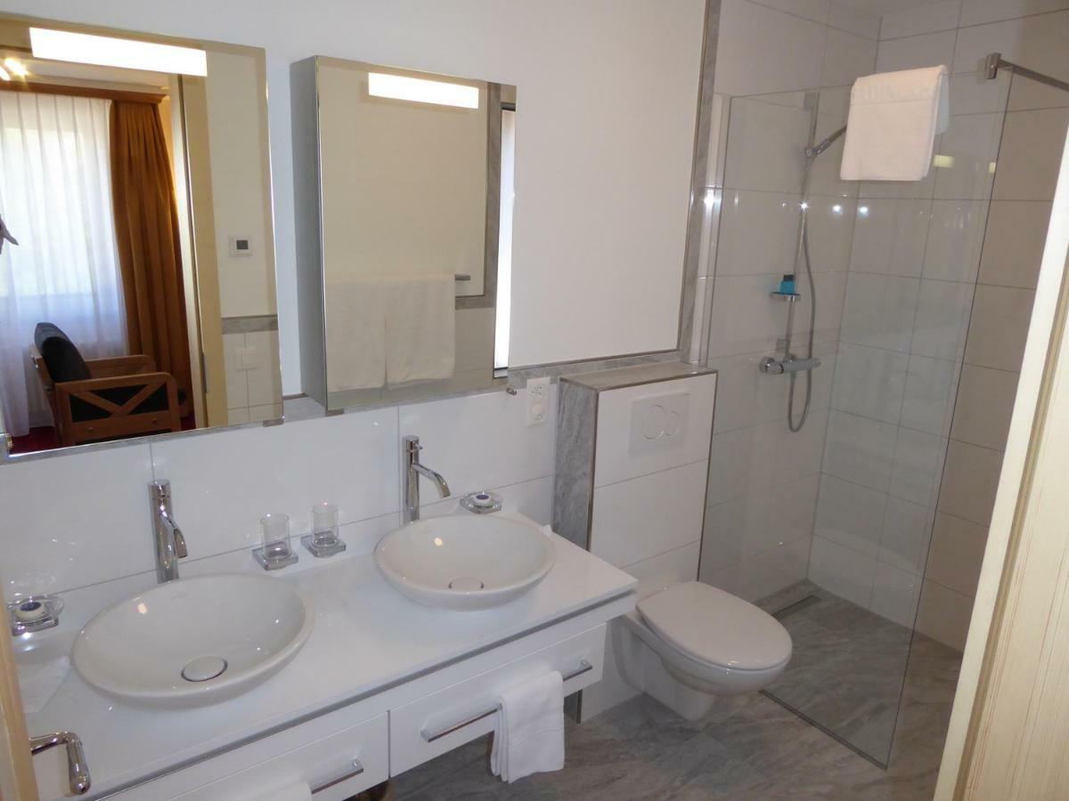 Hotel Engadinerhof Понтрезина Екстериор снимка